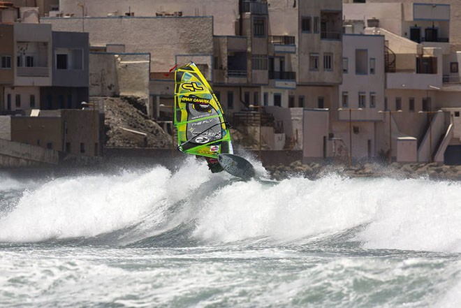 Clew first from Kauli - PWA Pozo World Cup 2012 ©  John Carter / PWA http://www.pwaworldtour.com